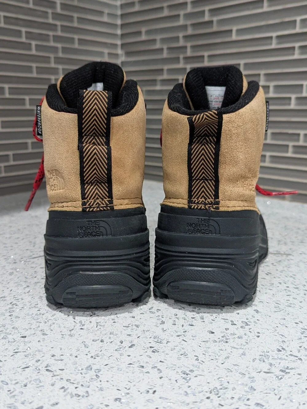 The North Face kids Chilkat V Lace Waterproof Hiking Boots Brown Black Size 12